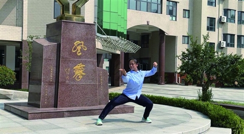 穆雨馨现场展示太极拳 记者 张雯雯 摄